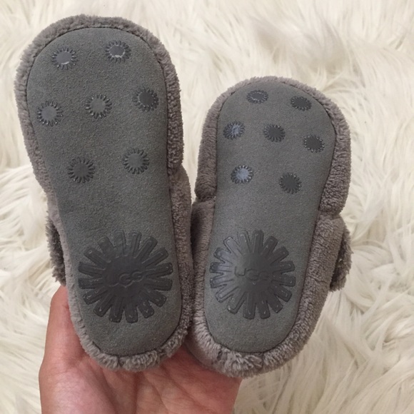 (SOLD) Ugg Bixby Bootie - Picture 3 of 6